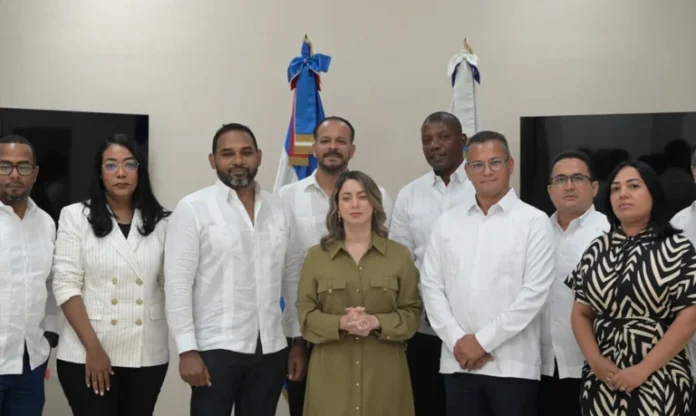 Cámara Empresarial de SDN propone alianza al Ministerio de la Mujer para prevenir violencia de género