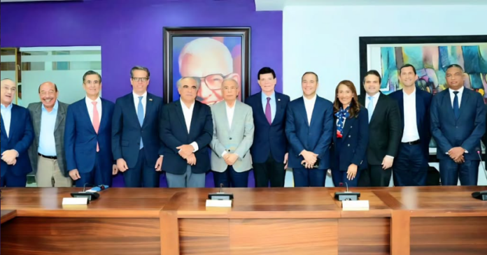 PLD y Conep se reúnen para abordar situación económica nacional