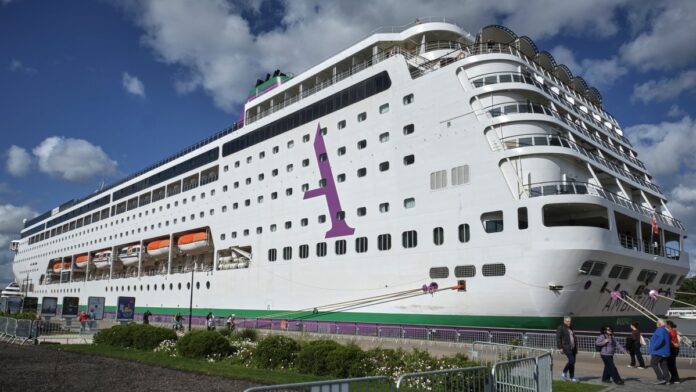 Confirman brote de gastroenteritis en el crucero de Burdeos con 1.700 personas confinadas