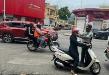 Digesett celebra el Día de las Madres con distribución gratuita de cascos en Barahona