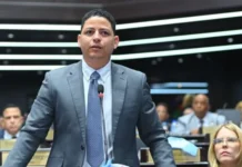 Diputado del PRM llama “fósiles” y “dinosaurios” a dirigentes que buscan seguir en el partido Diputado del PRM llama “fósiles” y “dinosaurios” a dirigentes que buscan seguir en el partido