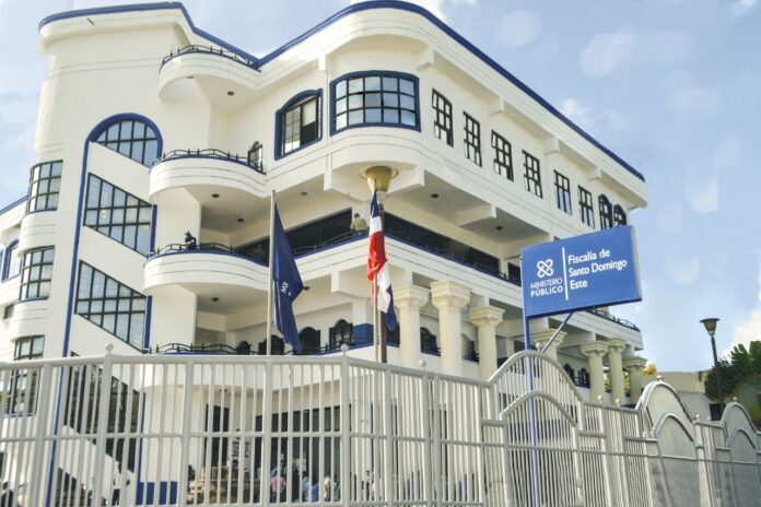 Las versiones preliminares indican que el agresor ingresó al establecimiento y le disparó en varias ocasiones, provocándole la muerte en el lugar.