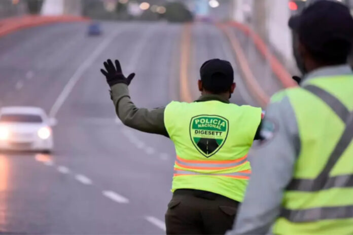 Indicó además que, aunque hubo una reducción del 4 % en accidentes el pasado año, las cifras continúan siendo alarmantes.
