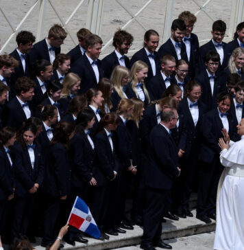 La banda del Vaticano sorprende al tocar ‘Dancing Queen’ de ABBA ante el papa La banda del Vaticano sorprende al tocar 'Dancing Queen' de ABBA ante el papa