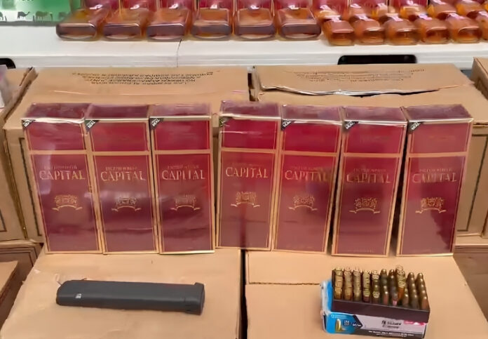 Decomisan más de 1,000 botellas de alcohol adulterado en Los Mina