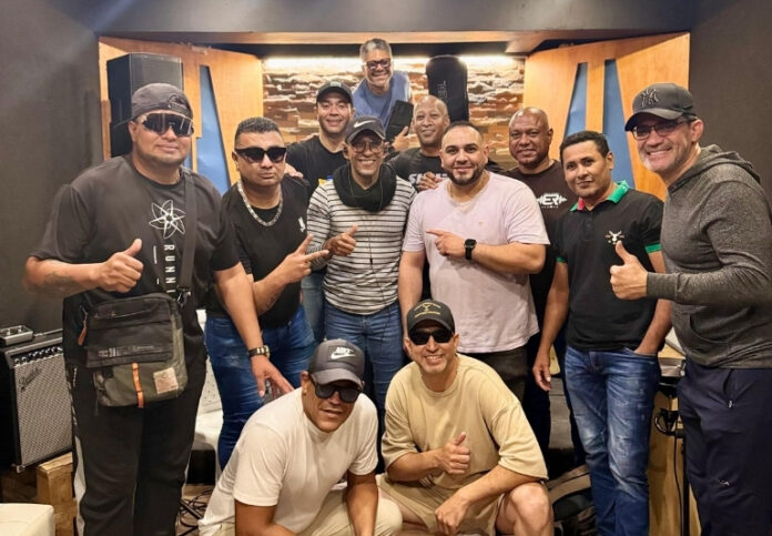 También se integran el cantautor Elvis Salgueiro, ReyMusik, Alejandro Ávila y el pianista Carlos Soles.