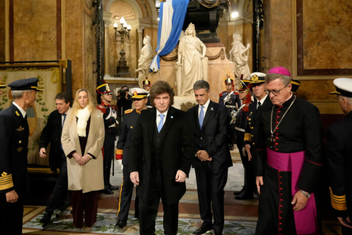 La Iglesia reclama ante Milei «compromiso» con «los más pobres» de Argentina