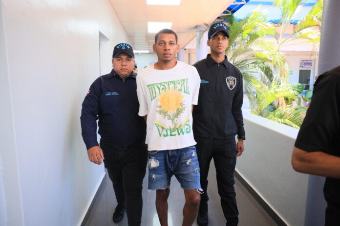 Se entrega hombre acusado de matar a cabo policial durante incidente familiar en Brisas del Este, SDE
