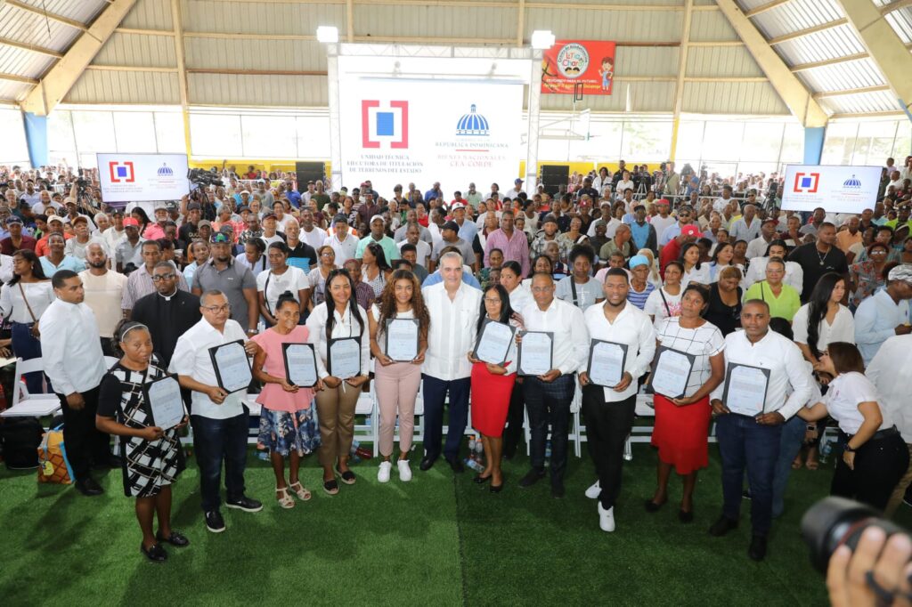 Abinader entregará títulos de propiedad, tres techados escolares y remozamiento de club Los Cachorros 