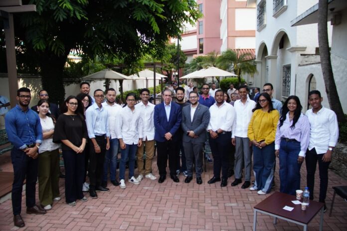 Francisco Javier asegura candidato con mejor conexión y propuestas ganará elecciones de 2028