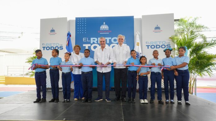Abinader inaugura techado deportivo escolar multiusos del centro educativo Elvira de Mendoza, de Boca Chica
