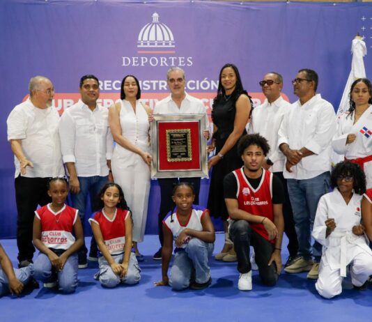 Presidente Abinader entrega remodelado Club Los Cachorros de Cristo Rey Presidente Abinader entrega remodelado Club Los Cachorros de Cristo Rey