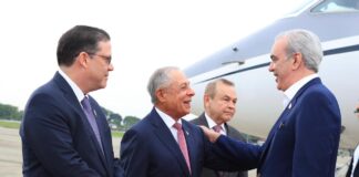 Abinader llega a Panamá donde será orador principal del Congreso Mundial de Zonas Francas Durante su participación, el jefe de Estado sostendrá un encuentro bilateral con su homólogo panameño, José Raúl Mulino, con quien abordará temas de interés común para ambas naciones, así como oportunidades de cooperación e intercambio económico.