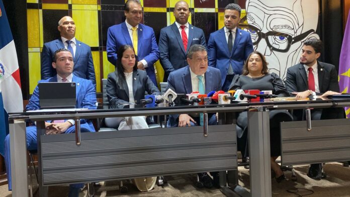 Gustavo Sánchez somete resolución para interpelar al canciller por acuerdo de RD con EE. UU.