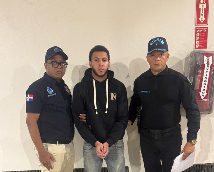 Rodríguez Santos arribó al Aeropuerto Internacional de Punta Cana y posteriormente fue entregado a las autoridades judiciales correspondientes para los fines legales de lugar.
