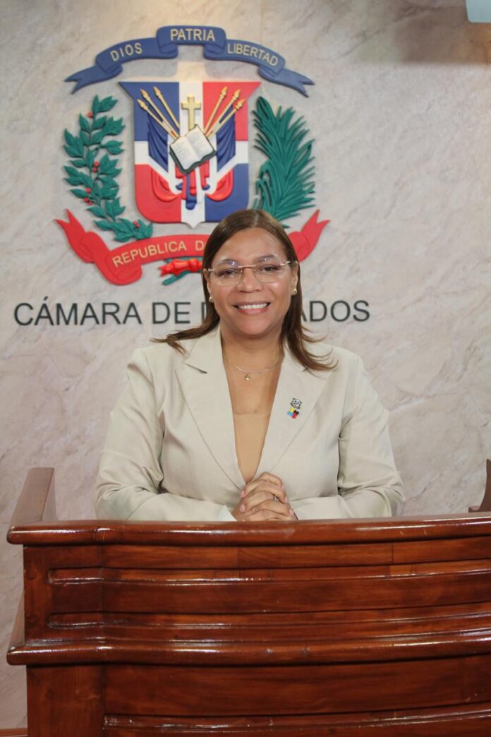 Diputada Mirna López propone declarar el 23 de septiembre como “Día Nacional de los Médicos Residentes”