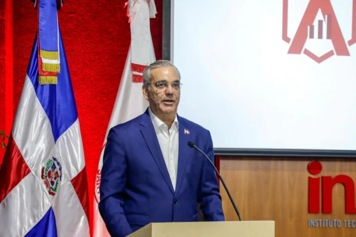 Abinader promete estabilidad eléctrica y obras hasta 2032