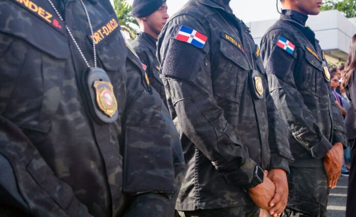 Abinader asciende a 634 agentes de la DNCD