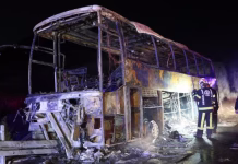 Tragedia en Turquía: choque e incendio de autobús deja al menos ocho muertos, incluido un bebé