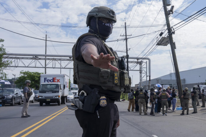 Tensión frente a centro de ICE en Nueva Jersey en el sexto día de huelga de inmigrantes