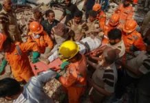 Seis personas pierden la vida tras desplome de edificio comercial en Nueva Delhi
