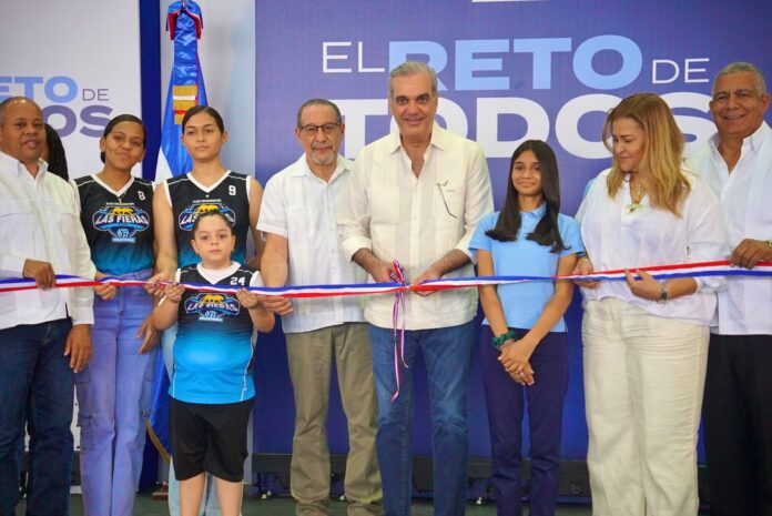Abinader inaugura techado escolar en Ocoa