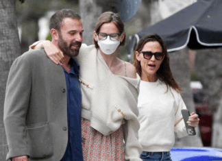 Ben Affleck y Jennifer Garner acompañan a su hija Violet a centro médico en Los Ángeles Ben Affleck y Jennifer Garner acompañan a su hija Violet a centro médico en Los Ángeles