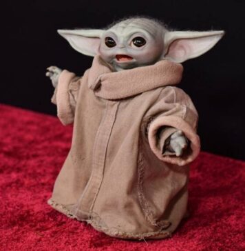 ¡La estrella de la noche! ‘Baby Yoda’ roba miradas en la alfombra roja ¡La estrella de la noche! ‘Baby Yoda’ roba miradas en la alfombra roja