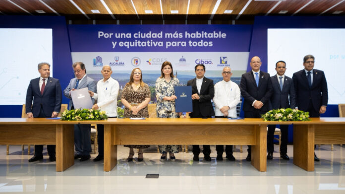 Raquel Peña encabeza firma de pacto para planificar el desarrollo urbano de Santiago