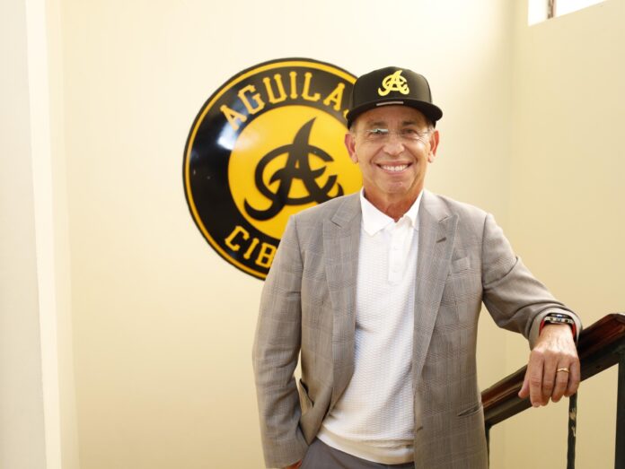 Aguilas anuncian a Wilhelm Lawrence Riggio como presidente