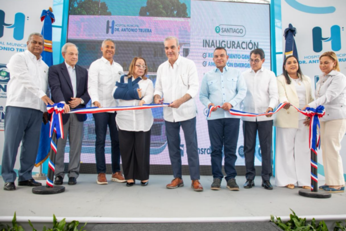 Abinader entrega remozado Hospital Antonio Trueba en Santiago