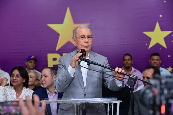 Danilo Medina juramenta a decenas de dirigentes de Hondo Valle en el PLD