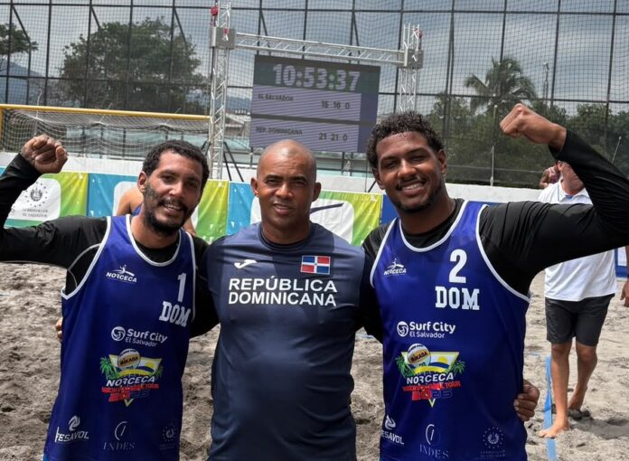 Hayerling De Jesús y Oscar Martínez ganan plata en voleibol playa