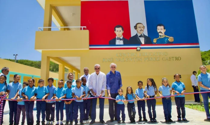 Gobierno inaugura Escuela Básica José Valentín Pérez Castro y entrega 27 aulas para nivel inicial en Santiago