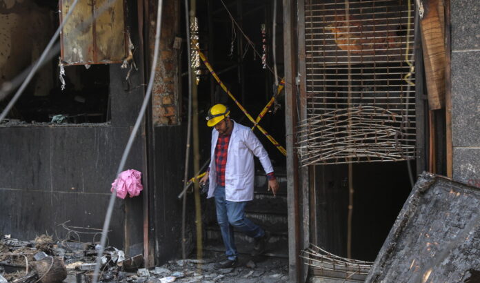 Incendio en hotel de Nueva Delhi deja al menos 21 muertos y 11 heridos