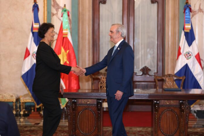 «Tenemos que coordinarnos en asuntos regionales a través del comercio y la cooperación, profundizar nuestros lazos y salvaguardar la democracia», agregó.