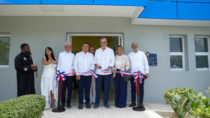 Presidente Abinader entrega remozado Hospital Municipal de Cevicos y amplía área de Emergencia