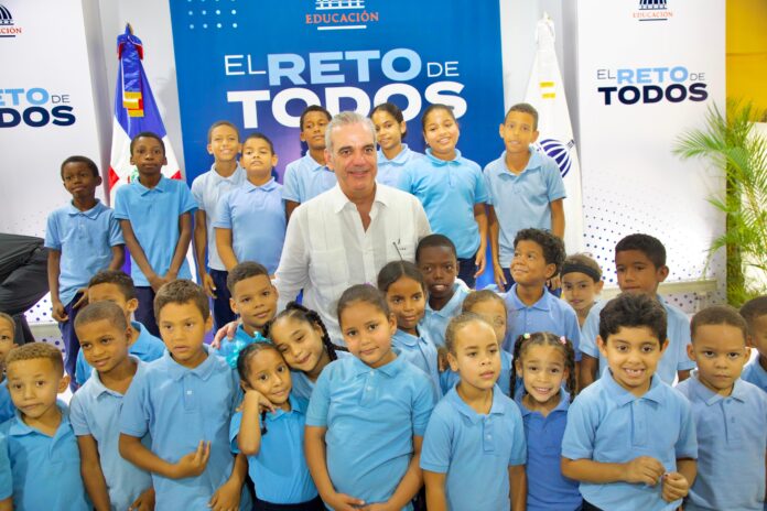 Presidente Abinader inaugura escuela en Santiago y entrega 27 aulas para nivel inicial