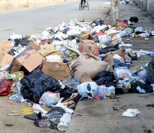 Buenos Aires de Herrera exige recogida de basura tras casi dos meses Residentes de Buenos Aires de Herrera denuncian casi dos meses sin recogida de basura y exigen acción de la alcaldía