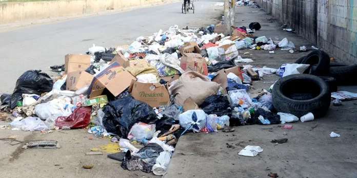 Residentes de Buenos Aires de Herrera denuncian casi dos meses sin recogida de basura y exigen acción de la alcaldía