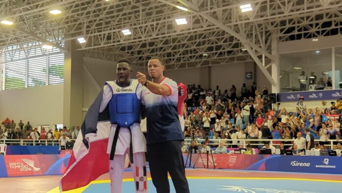 Pese a lesión en su pierna izquierda, Bernardo Pie conquista oro en Taekwondo