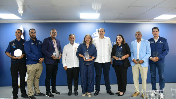 Salud Pública reconoce labor del Equipo Médico de Emergencia tras misión humanitaria en Venezuela